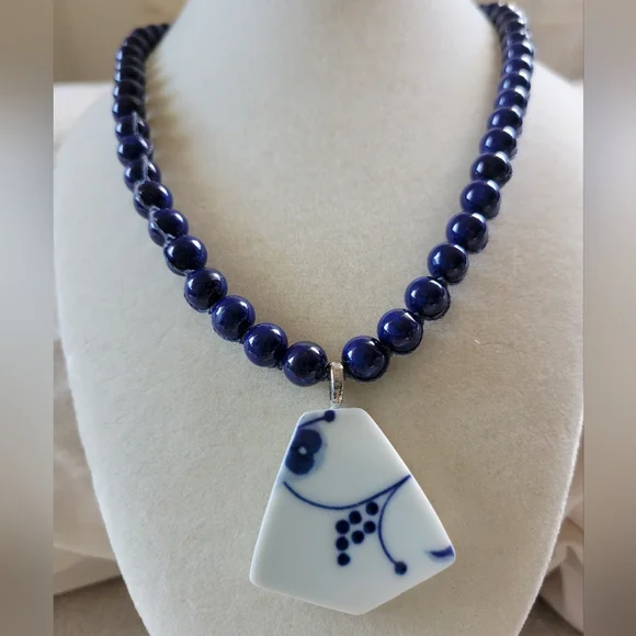 Nozomi Project | Blue/White Upcycyled Lapis Lazuli Porcelain Necklace - Picture 4 of 13
